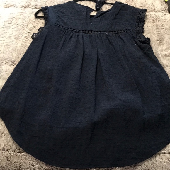 NWOT.Navy lace cap sleeve & lattice design across front - Picture 2 of 3